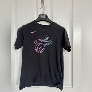 Nike Miami Heat tshirt. Kids L 14-16 Black